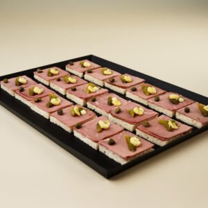 Canapé Platte Pastrami, Frischkäse